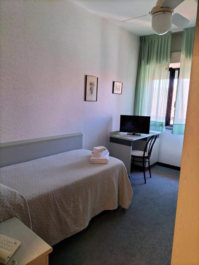 Hotel Aurora Кастильоне-делла-Пеская Экстерьер фото