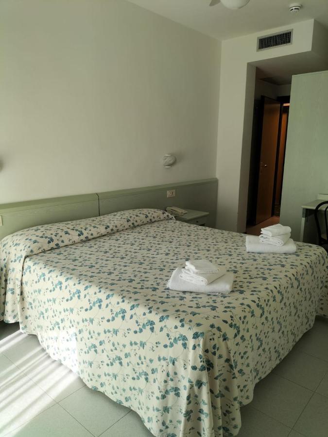 Hotel Aurora Кастильоне-делла-Пеская Экстерьер фото
