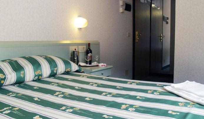 Hotel Aurora Кастильоне-делла-Пеская Экстерьер фото